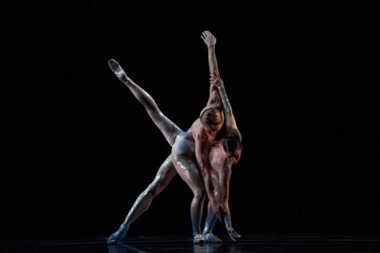 Amanda Green and Tristan Dobrowney in Luminous with Q DANCE. Photograph by Bruce Monk.